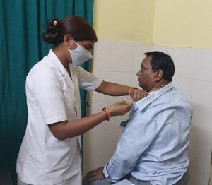 महासमुन्द : कलेक्टर ने लगवाया कोविड-19 वैक्सीन का दूसरा डोज