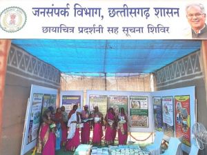 कोरबा :  महोत्सव में जनहितकारी शासकीय योजनाओं की जानकारी लेने लोगों की उमड़ी भीड़