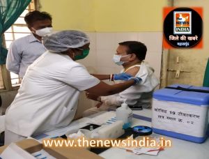 महासमुंद : विधायक चंद्राकर ने कोरोना वैक्सीन का टीका लगवाया