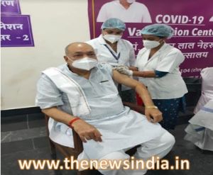 बेमेतरा : मंत्री रविन्द्र चौबे ने कोरोना वैक्सीन की द्वितीय डोज का टीका लगवाया