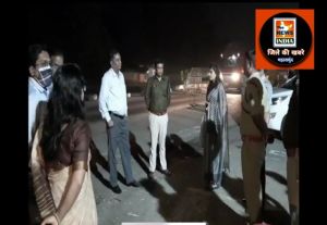 महासमुंद :  कलेक्टर और पुलिस अधीक्षक ने अंतर्राज्यीय सीमा पर स्थित रेहटीखोल जांच चौकी का निरीक्षण किया 