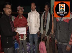 महासमुंद :  पटेवा आदिवासी कन्या छात्रावास दुर्घटना में मृत छात्रा के पिता को छात्र सुरक्षा बीमा की राशि मिली 