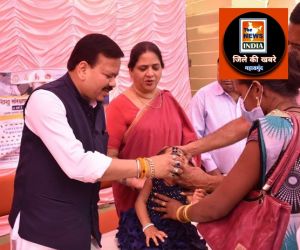 महासमुंद : संसदीय सचिव श्री चंद्राकर ने बच्चों को विटामिन ‘‘ए’’ की दवा पिलाकर