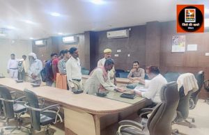 कलेक्टर जनचौपाल में अपर कलेक्टर ने सुनी लोगों की समस्याएं