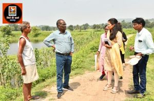  कलेक्टर ने सघन दौरा कर गिरदावरी कार्यों का लिया जायजा