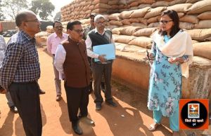  कलेक्टर ने की धान उपार्जन केंद्र का औचक निरीक्षण