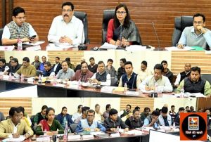  गणतंत्र दिवस की तैयारियों के संबंध में कलेक्टर ने रविशंकर स्टेडियम का किया निरीक्षण