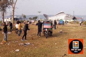  झुमका जल महोत्सव के सफल आयोजन के बाद कलेक्टर श्री लंगेह की अगुवाई में प्रशासनिक टीम ने की महोत्सव स्थल की सफाई