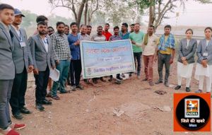  पैरालीगल वालिंटियर्स के द्वारा दी गई आगामी नेशनल लोक अदालत की जानकारी
