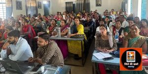 संगवारी मतदान के लिए नियुक्त महिला कर्मियों को दिया गया प्रशिक्षण