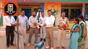 मतदान दल अपने निर्धारित मतदान केन्द्रों में सकुशल पहुंचे