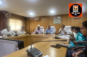  कलेक्टर ने ली लोकसभा निर्वाचन को लेकर जिला अधिकारियों की बैठक