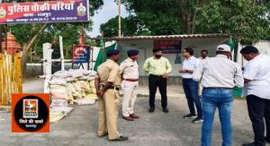  पुलिस प्रेक्षक ने बलरामपुर अंतर्गत मतदान केंद्रों में सुविधाओं का लिया जायजा