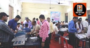  कलेक्टर की उपस्थिति में ईव्हीएम एवं वीवीपेट मशीन की कमिशनिंग की गई