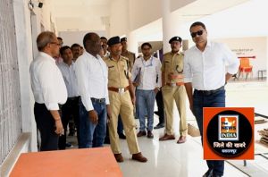 पुलिस प्रेक्षक ने किया स्ट्रांग रूम का निरीक्षण
