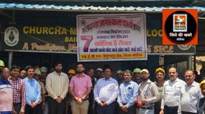  कलेक्टर श्री विनय कुमार लंगेह ने श्रमवीरों को मतदान करने दिया आमंत्रण पत्र