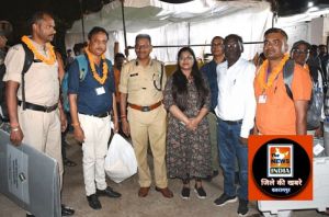  कलेक्टर एवं वरिष्ठ पुलिस अधीक्षक ने मतदान अधिकारियों   के सकुशल वापसी पर किया अभिनंदन