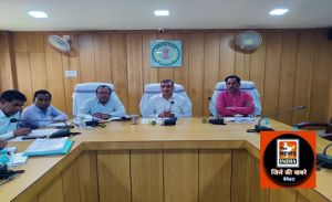  कलेक्टर ने ली ज़िला अधिकारियों की बैठक 