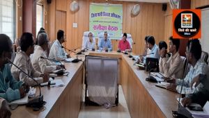 कलेक्टर ने की प्रधानमंत्री आवास योजना (शहरी) की समीक्षा