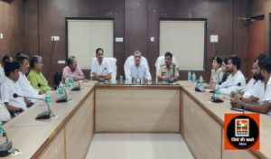 राजनीतिक दलों के प्रतिनिधि और ज़िला प्रशासन की धरना और प्रदर्शन की जगह को ले कर हुई बैठक 