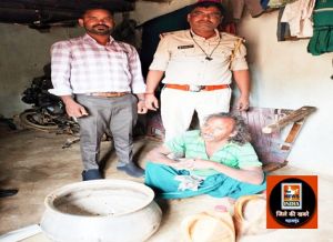 आबकारी विभाग के द्वारा 10 लीटर महुआ शराब जप्त