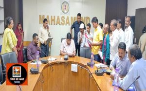 कलेक्टर ने आवेदकों की समस्याओं और शिकायतों का समय पर निराकरण करने के निर्देश दिए