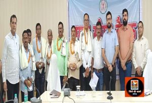 सेवानिवृत्त कर्मियों को पेंशन आदेश के साथ दी गई विदाई