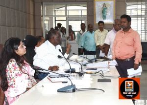 समय-सीमा की बैठक सम्पन्न योजनाओं के प्रभावी क्रियान्वयन के लिए समय-समय पर अधिकारी करें मैदानी भ्रमण