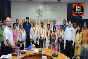 सेवानिवृत्त होने वाले अधिकारी कर्मचारियों का पेंशन प्रकरण संवेदनशीलता के साथ तत्काल बनाए - कलेक्टर श्री मलिक