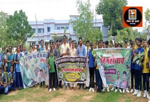 एक पेड़ मां के नाम पर स्काउट्स गाइड्स द्वारा किया गया पौध रोपण
