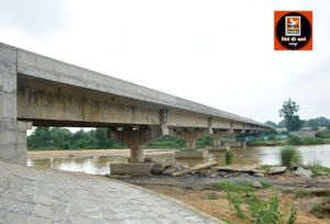छिंदई नदी में बना उच्च स्तरीय पुल, ग्रामीणों के लिए आवागमन का रास्ता गया खुल