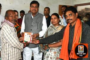  खाद्य मंत्री श्री बघेल ने हितग्रहियों को किया राशनकार्ड का वितरण