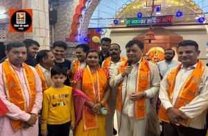जन्माष्टमी शोभायात्रा पर मंत्री श्री देवांगन ने बरसाए फूल, भगवान श्रीकृष्ण को पालने पर झुलाया