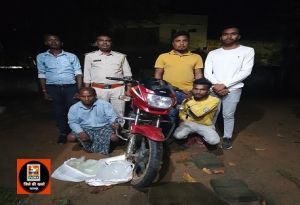आबकारी टीम की नाकाबंदी में 15 लीटर महुआ शराब तथा 01 दोपहिया वाहन जप्त