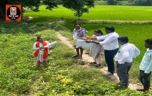 एसडीएम सुश्री नम्रता चौबे ने ग्राम कोकड़ी में गिरदावरी कार्य का निरीक्षण किया