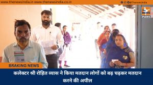 कलेक्टर श्री रोहित व्यास ने किया मतदान लोगों को बढ़ चढ़कर मतदान करने की अपील