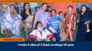 रैम्पवॉक में महिलाओं ने दिखाई आत्मविश्वास की झलक