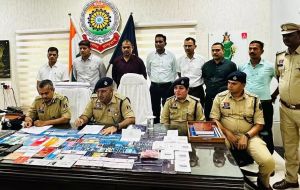 छात्रा की शिकायत पर 50 करोड़ ठगने वाले गिरोह पकड़ाए छात्रा की शिकायत पर 50 करोड़ ठगने वाले गिरोह पकड़ाए