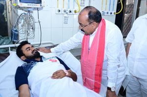 उप मुख्यमंत्री अरुण साव रेल हादसे में घायल लोगों से मिले….