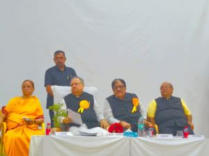 CG : भारतीय अर्थव्यवस्था में छत्तीसगढ़ की महत्वपूर्ण भूमिका- डॉ रमन सिंह CG : भारतीय अर्थव्यवस्था में छत्तीसगढ़ की महत्वपूर्ण भूमिका- डॉ रमन सिंह