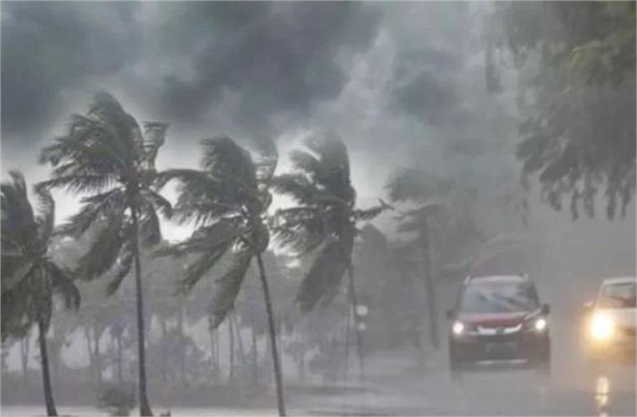 Heavy Rain Alert: आसमान से फिर बरसेगा कहर! आंधी-तूफान के साथ भारी बारिश का अलर्ट जारी Heavy Rain Alert: आसमान से फिर बरसेगा कहर! आंधी-तूफान के साथ भारी बारिश का अलर्ट जारी