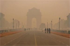 दिल्ली में सांस लेना हुआ मुश्किल, AQI पहुंचा 400 के पार, 'रेड जोन' में राजधानी