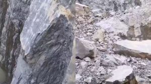 दर्दनाक हादसा: पत्थर खनन में दबे 2 मजदूर, कई अभी भी मलबे में, रेस्क्यू ऑपरेशन जारी