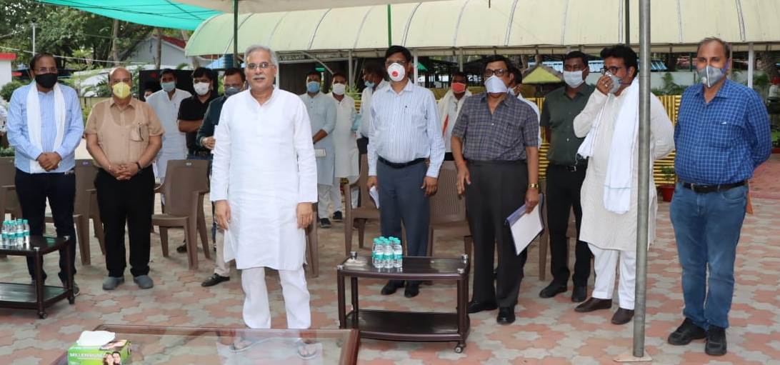 रायपुर : मुख्यमंत्री से मिला बिलासपुर के औद्योगिक संगठनों का प्रतिनिधिमंडल : राज्य में 90 प्रतिशत एमएसएमई सेक्टर में कार्य प्रारम्भ होने पर जताया आभार रायपुर : मुख्यमंत्री से मिला बिलासपुर के औद्योगिक संगठनों का प्रतिनिधिमंडल : राज्य में 90 प्रतिशत एमएसएमई सेक्टर में कार्य प्रारम्भ होने पर जताया आभार