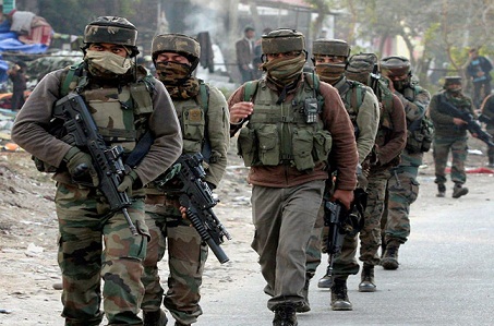 J&K: शोपियां में आतंकियों और सुरक्षाबलों के बीच मुठभेड़, 4 आतंकी ढेर J&K: शोपियां में आतंकियों और सुरक्षाबलों के बीच मुठभेड़, 4 आतंकी ढेर