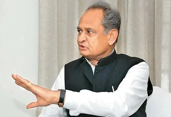 राजस्थान: मुख्यमंत्री अशोक गहलोत के भाई के ठिकानों पर ED की छापेमारी राजस्थान: मुख्यमंत्री अशोक गहलोत के भाई के ठिकानों पर ED की छापेमारी