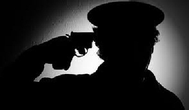 दिल्ली: थाने के अंदर हेड कांस्टेबल ने खुद को मारी गोली, मौत दिल्ली: थाने के अंदर हेड कांस्टेबल ने खुद को मारी गोली, मौत