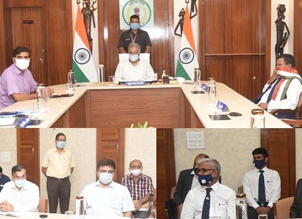 मुख्यमंत्री की उपस्थिति में छत्तीसगढ़ में रक्षा श्रेणी के उद्योग की पहली इकाई की स्थापना के लिए एमओयू पर किए गए हस्ताक्षर मुख्यमंत्री की उपस्थिति में छत्तीसगढ़ में रक्षा श्रेणी के उद्योग की पहली इकाई की स्थापना के लिए एमओयू पर किए गए हस्ताक्षर