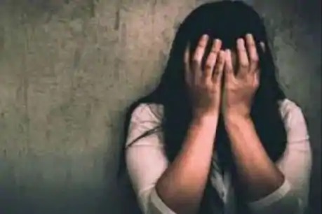 नाबालिग ने पड़ोसी पर लगाया रेप का झूठा आरोप, पुलिस ने असली आरोपी को गिरफ्तार किया नाबालिग ने पड़ोसी पर लगाया रेप का झूठा आरोप, पुलिस ने असली आरोपी को गिरफ्तार किया