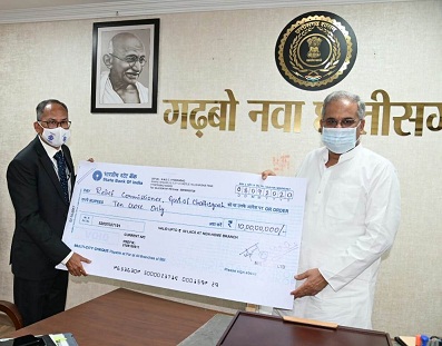 मुख्यमंत्री राहत कोष में दिए 10 करोड़ रूपये... मुख्यमंत्री राहत कोष में दिए 10 करोड़ रूपये...